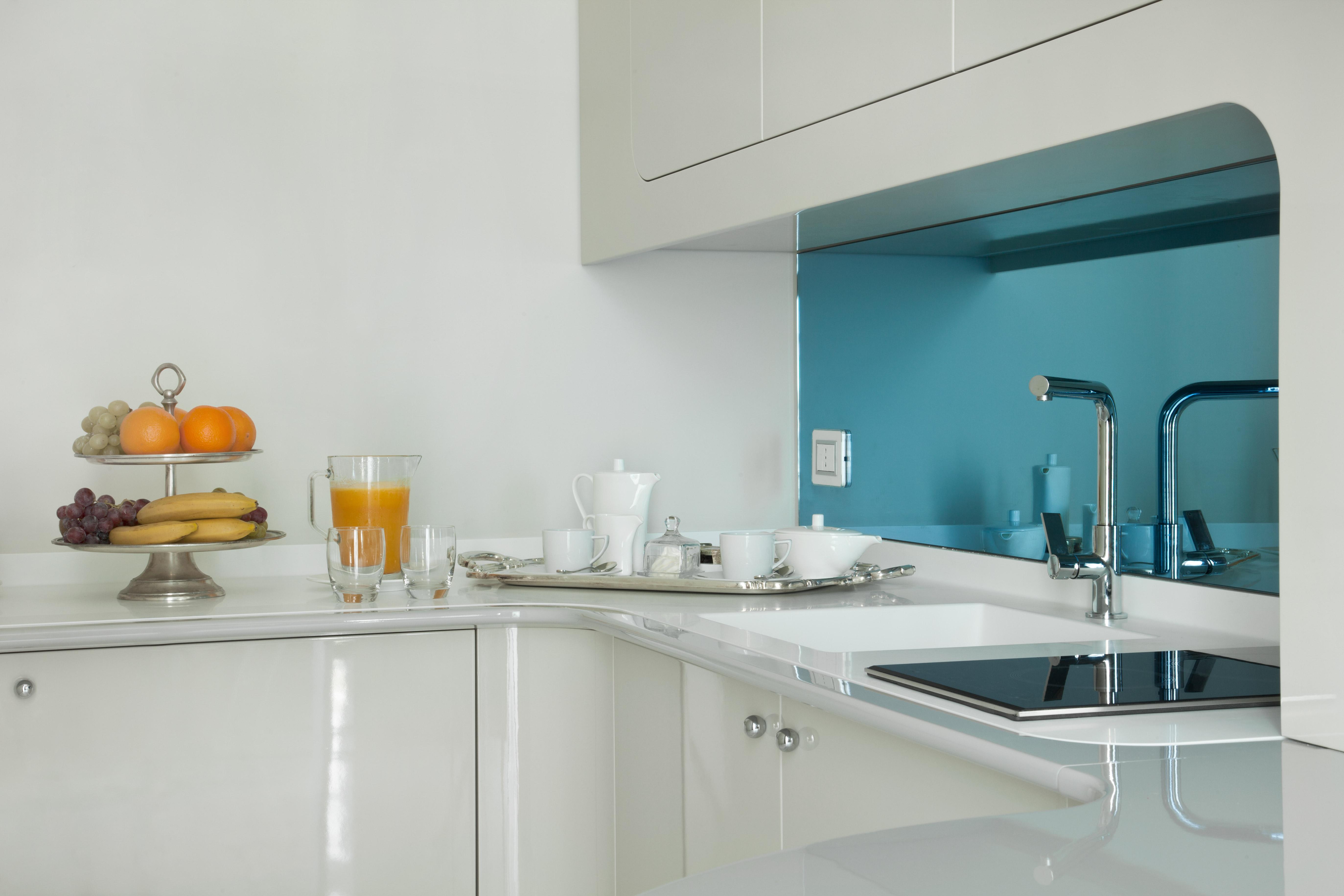 فنادق آي إتش جراند ألبيرجو ديل نازيوني باري المظهر الخارجي الصورة A modern kitchen