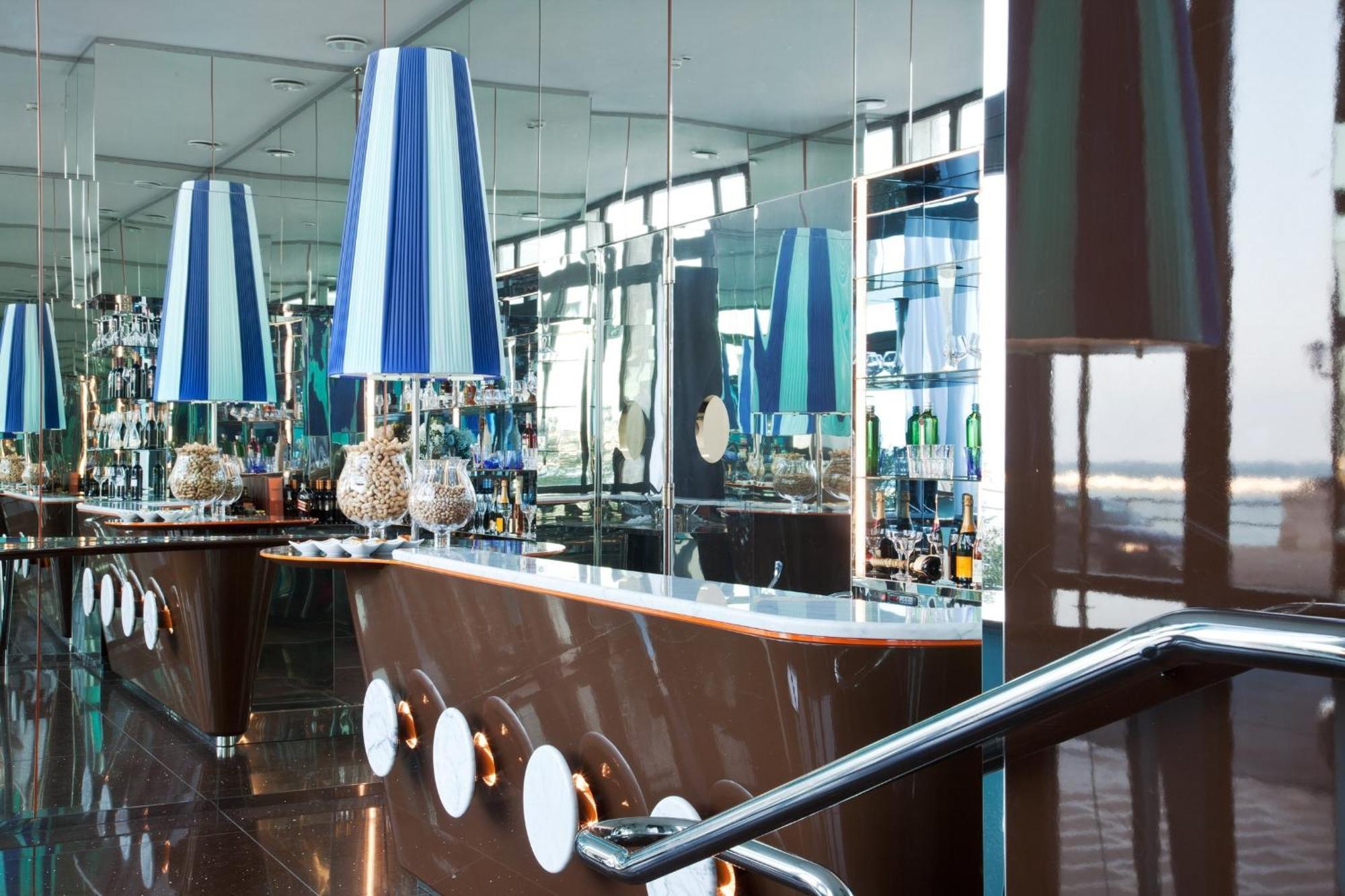 فنادق آي إتش جراند ألبيرجو ديل نازيوني باري المظهر الخارجي الصورة Skyline Bar