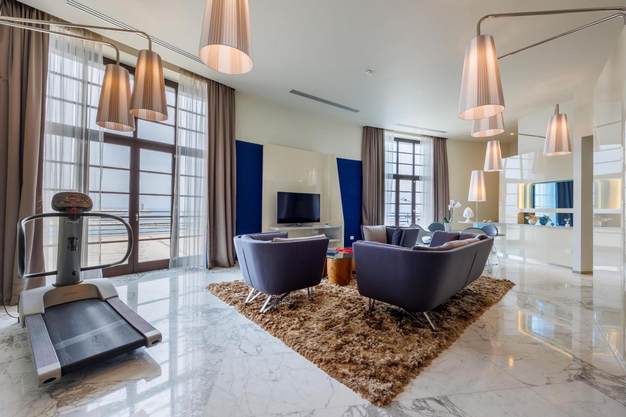 فنادق آي إتش جراند ألبيرجو ديل نازيوني باري المظهر الخارجي الصورة The interior of a suite at the hotel