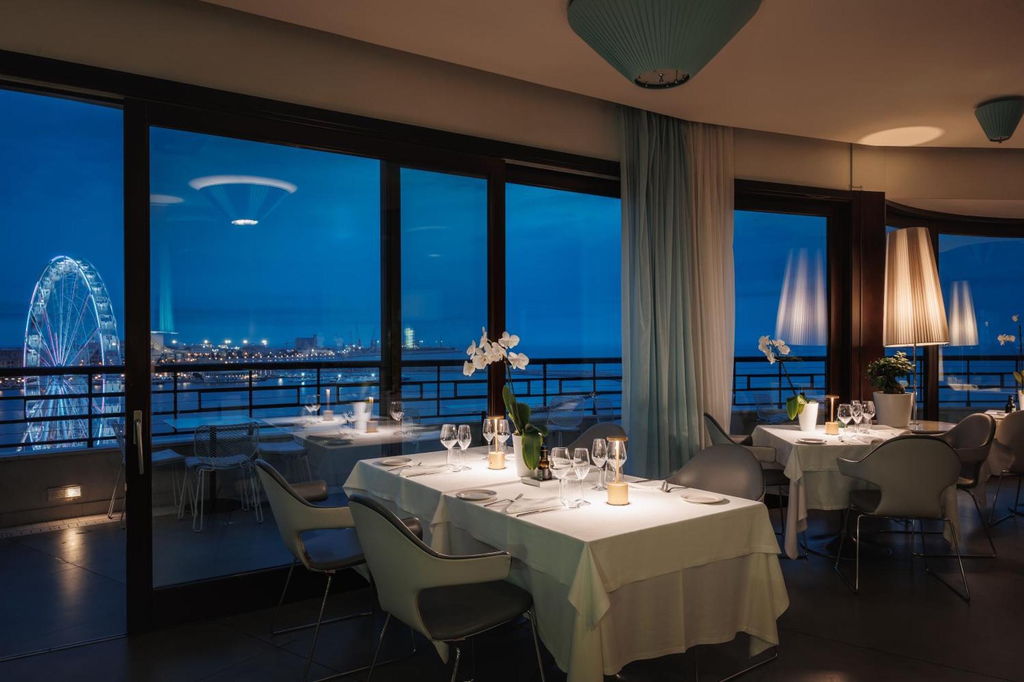 فنادق آي إتش جراند ألبيرجو ديل نازيوني باري المظهر الخارجي الصورة Restaurant