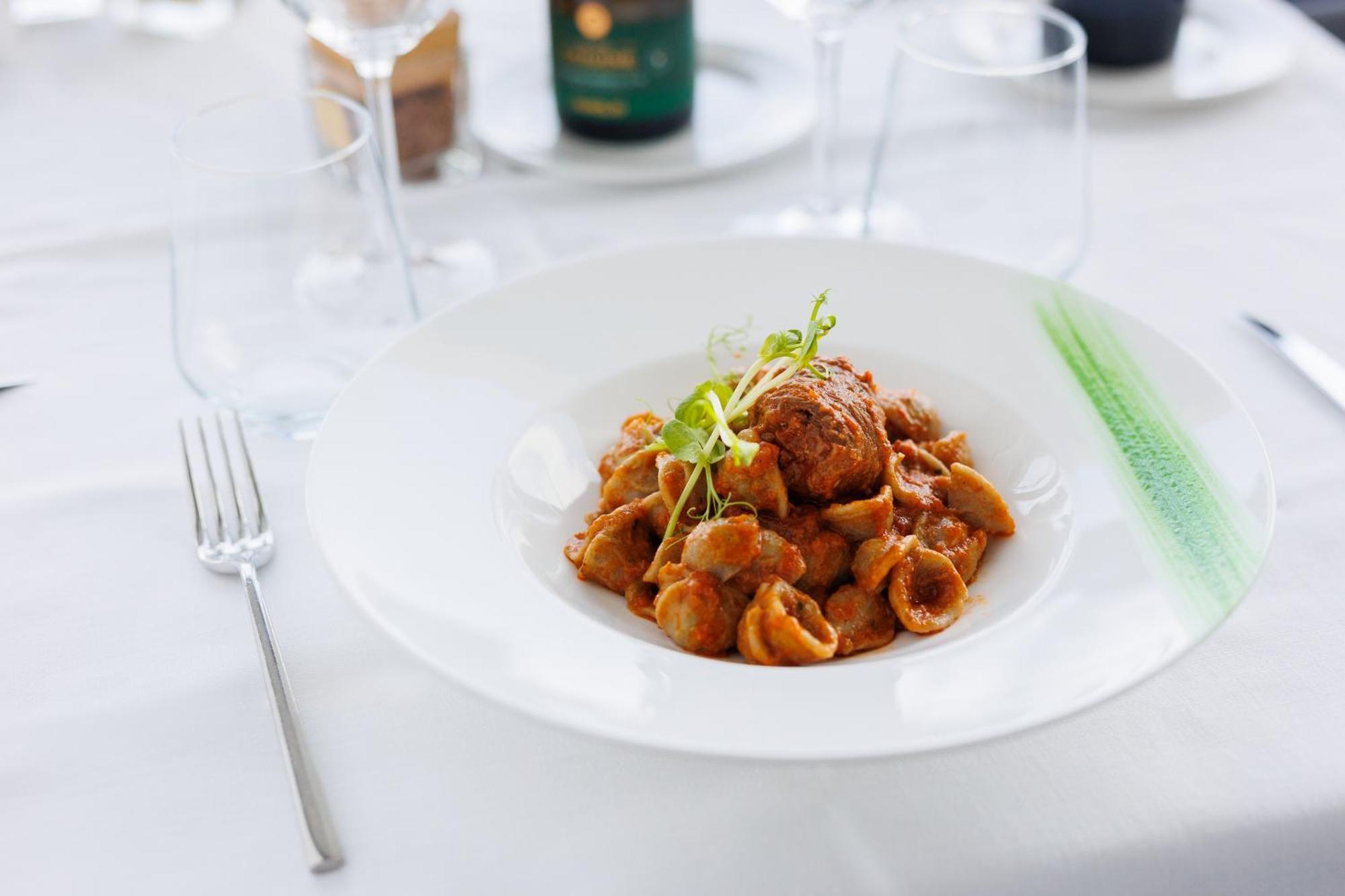 فنادق آي إتش جراند ألبيرجو ديل نازيوني باري المظهر الخارجي الصورة A plate of gnocchi