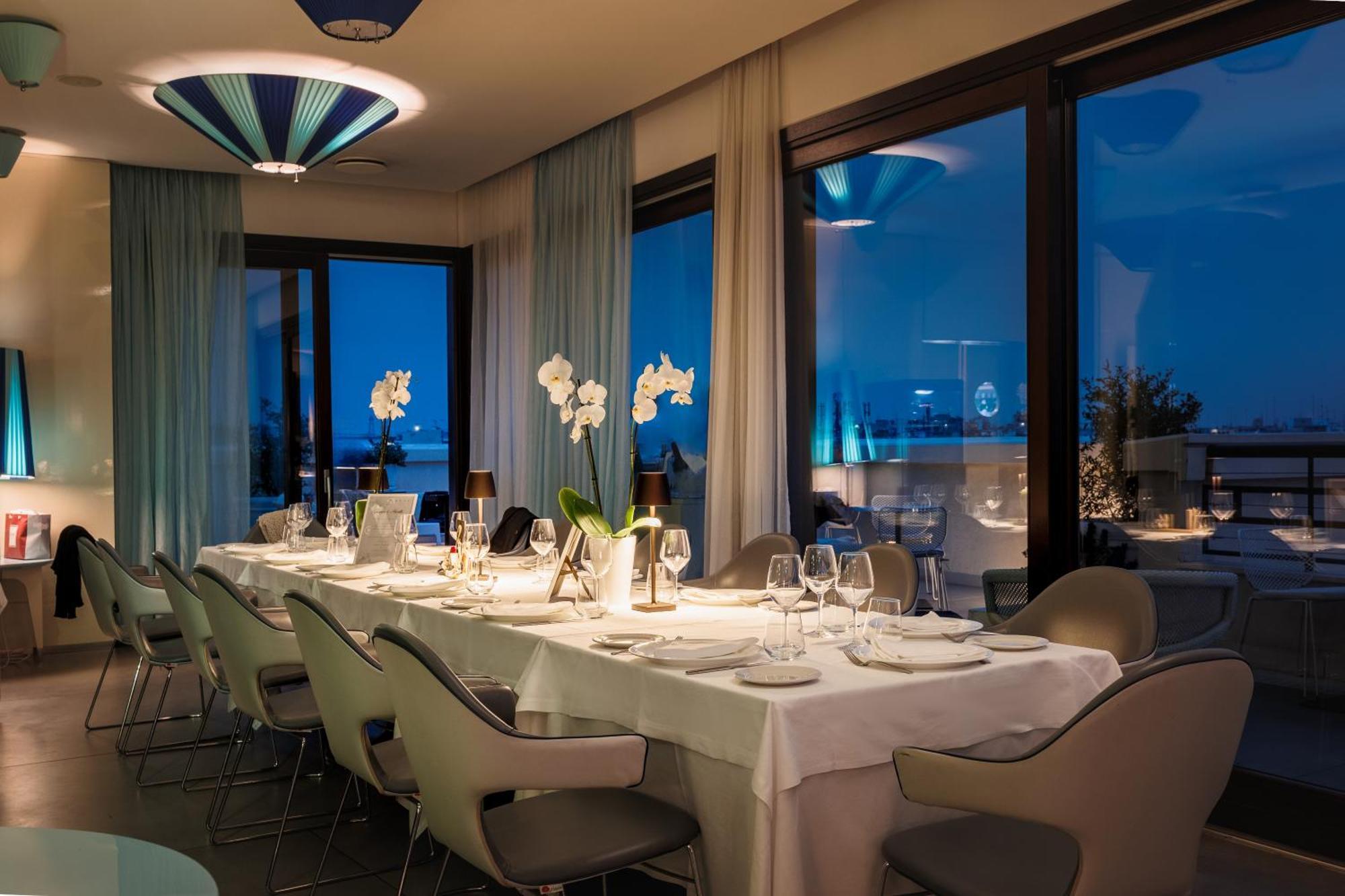 فنادق آي إتش جراند ألبيرجو ديل نازيوني باري المظهر الخارجي الصورة The Sky Bar